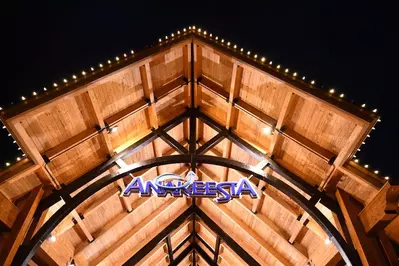 anakeesta gatlinburg at night sign