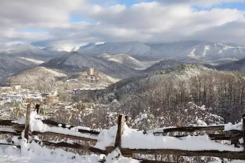 gatlinburg scenic overlook with snow