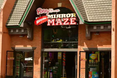 ripleys mirror maze in gatlinburg