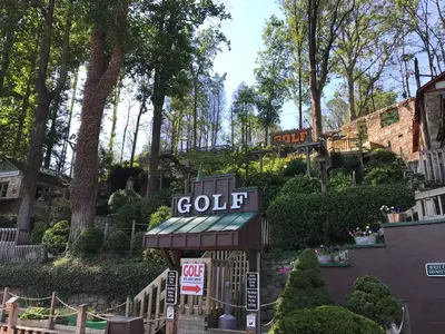 Gatlin's mini golf outdoors