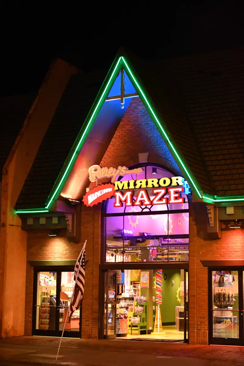 Mirror Maze-Ripleys